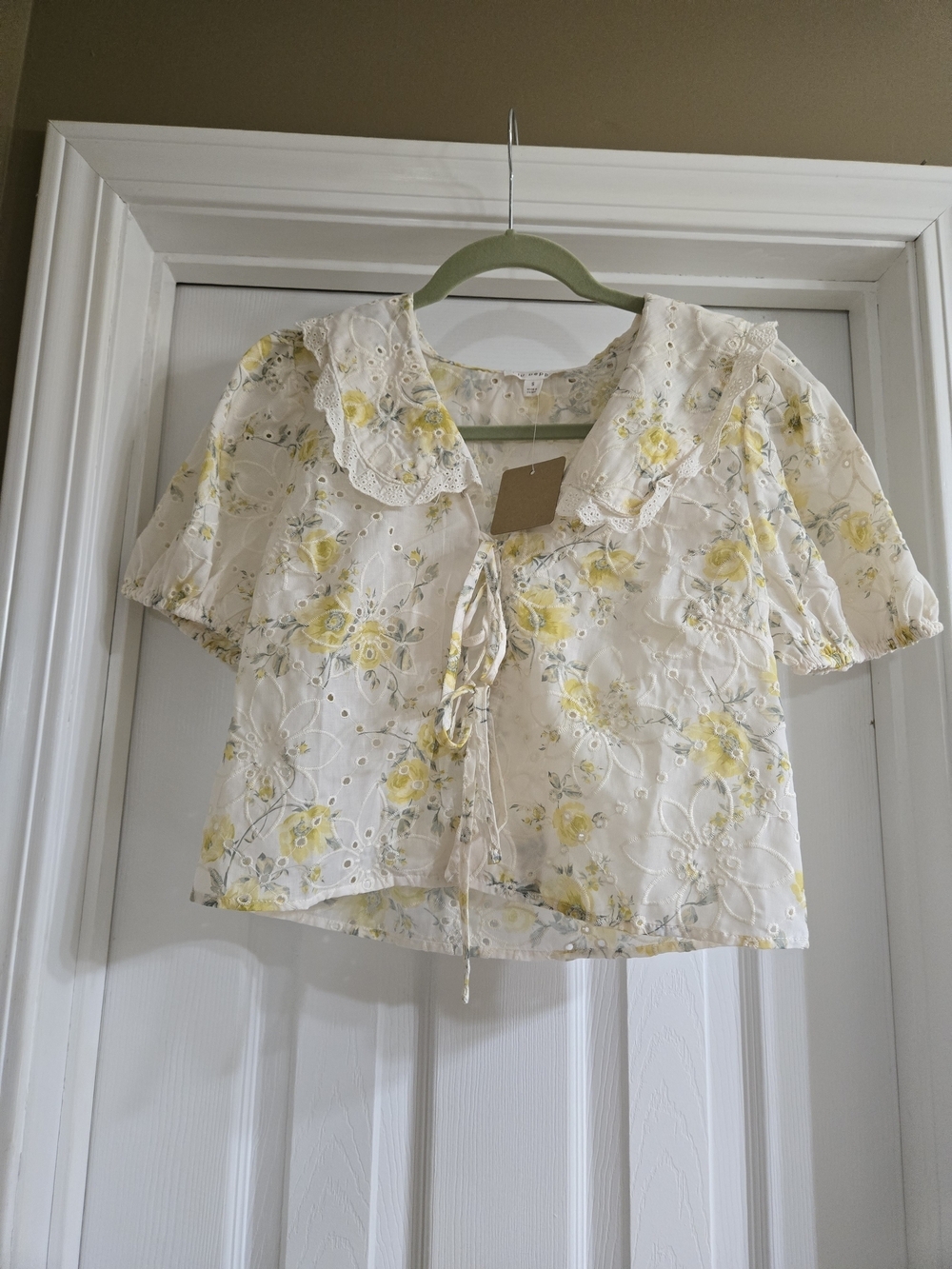 Blu Pepper Cream Eyelet Tie-Front Blouse with Yellow Floral Print Size Small